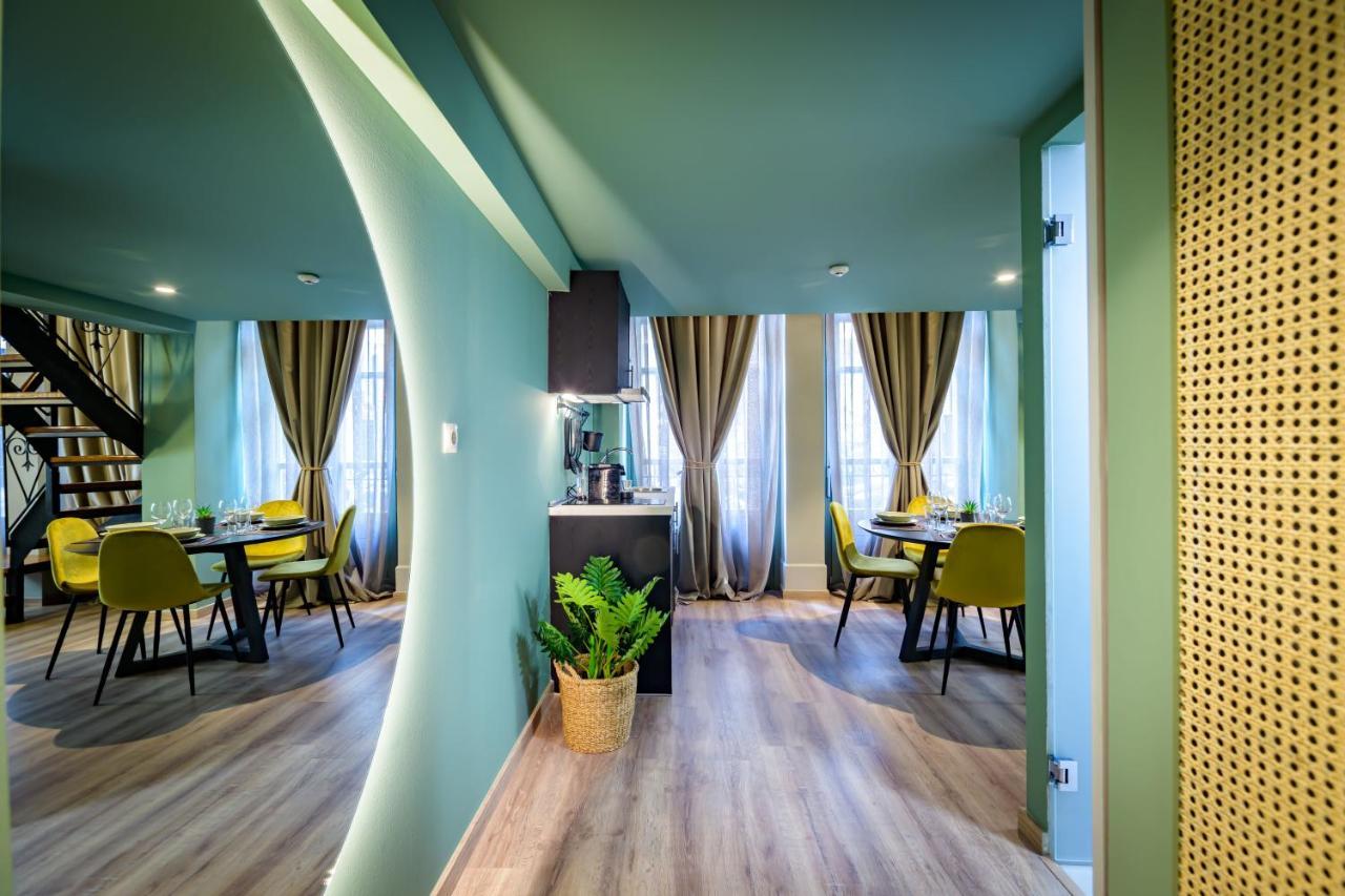 Urban Tales Aparthotel Athena Bagian luar foto
