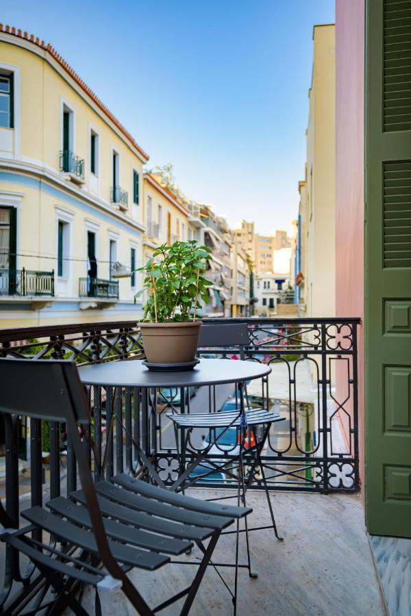Urban Tales Aparthotel Athena Bagian luar foto