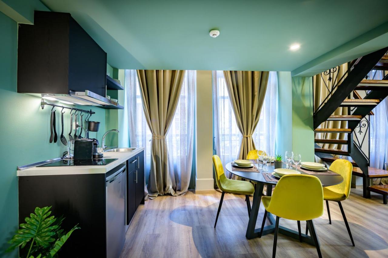 Urban Tales Aparthotel Athena Bagian luar foto
