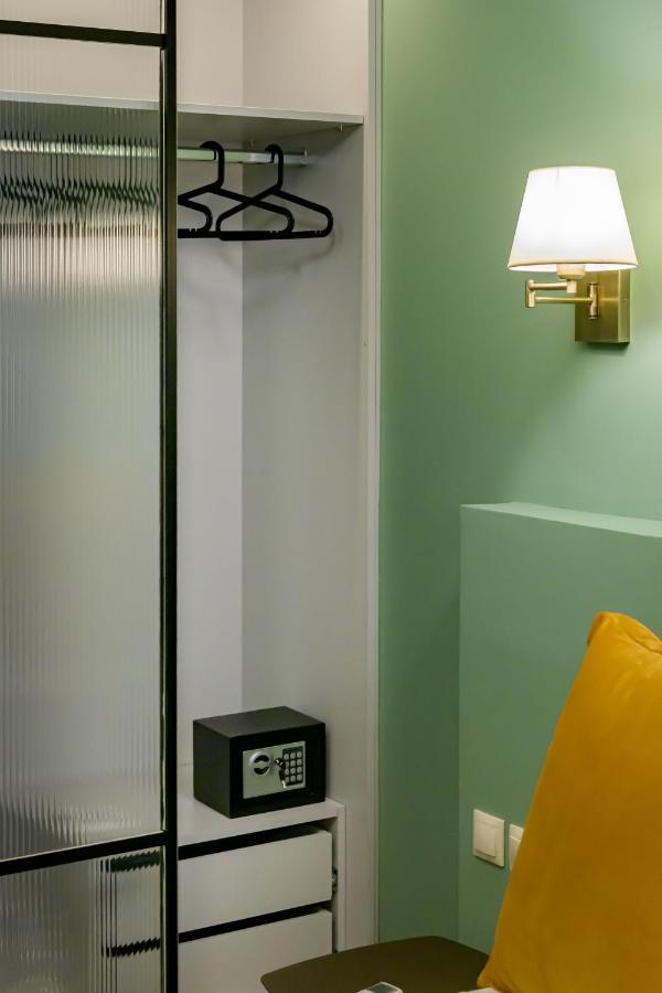 Urban Tales Aparthotel Athena Bagian luar foto