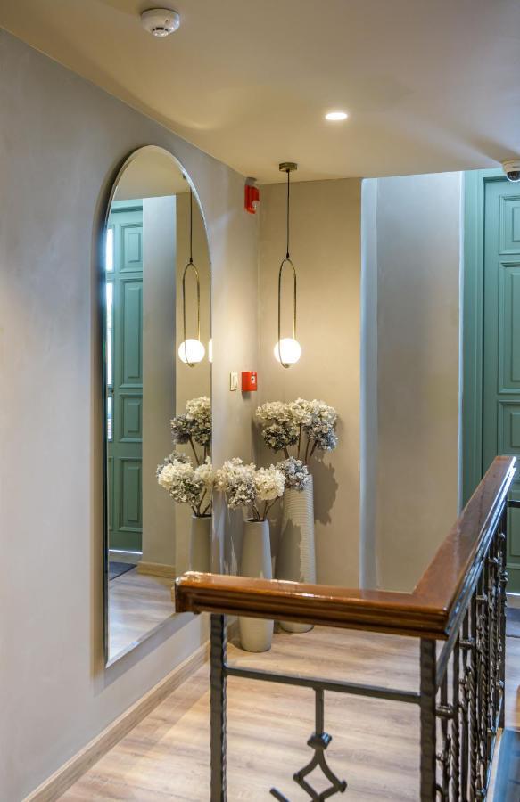Urban Tales Aparthotel Athena Bagian luar foto