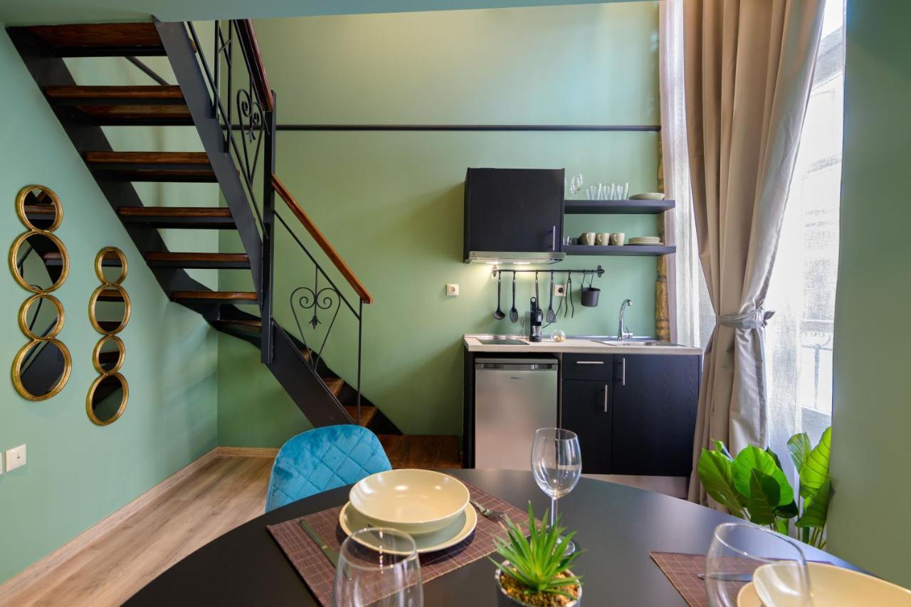 Urban Tales Aparthotel Athena Bagian luar foto