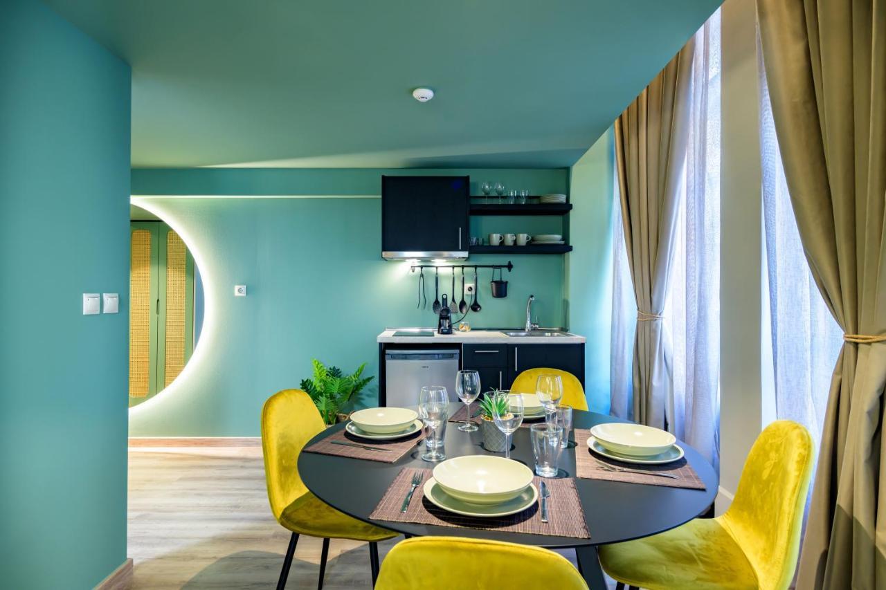Urban Tales Aparthotel Athena Bagian luar foto