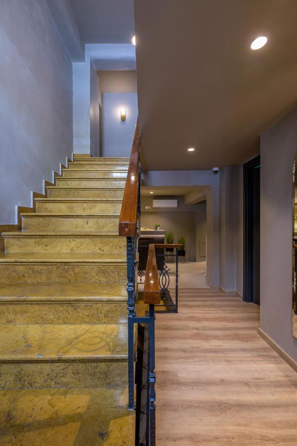 Urban Tales Aparthotel Athena Bagian luar foto
