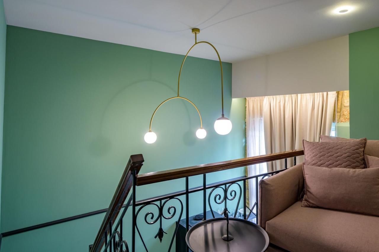 Urban Tales Aparthotel Athena Bagian luar foto