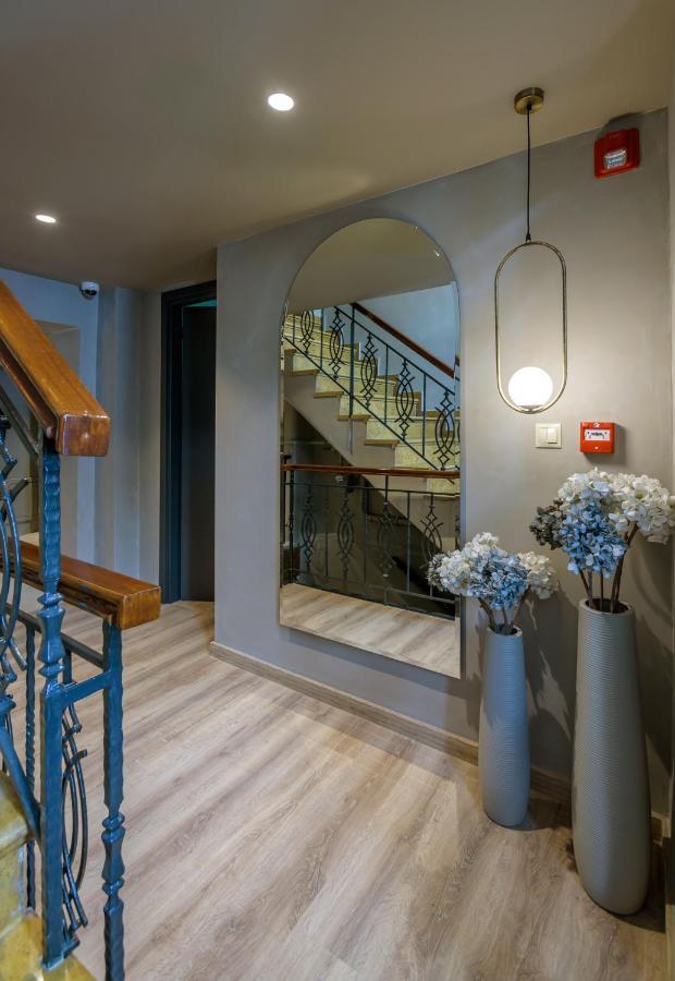 Urban Tales Aparthotel Athena Bagian luar foto
