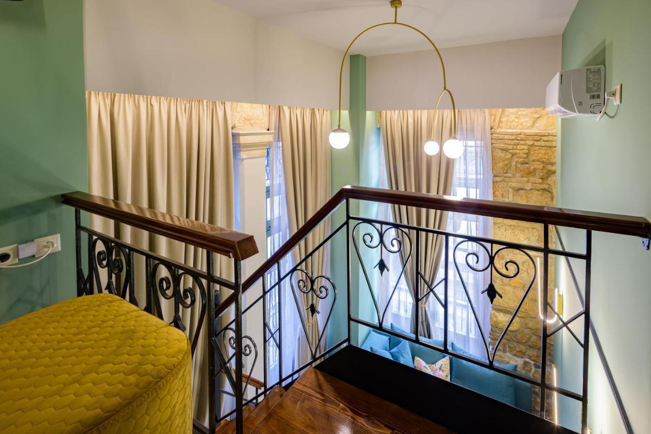 Urban Tales Aparthotel Athena Bagian luar foto