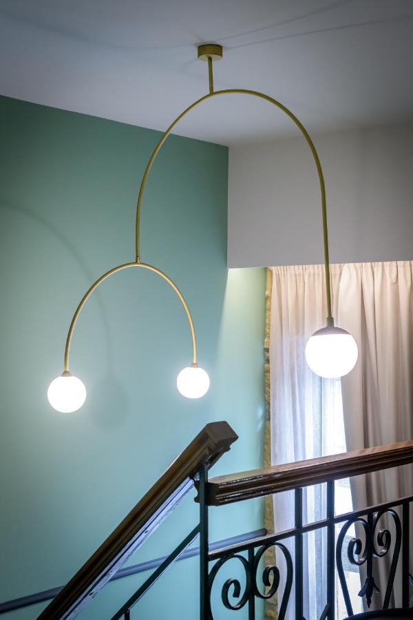 Urban Tales Aparthotel Athena Bagian luar foto