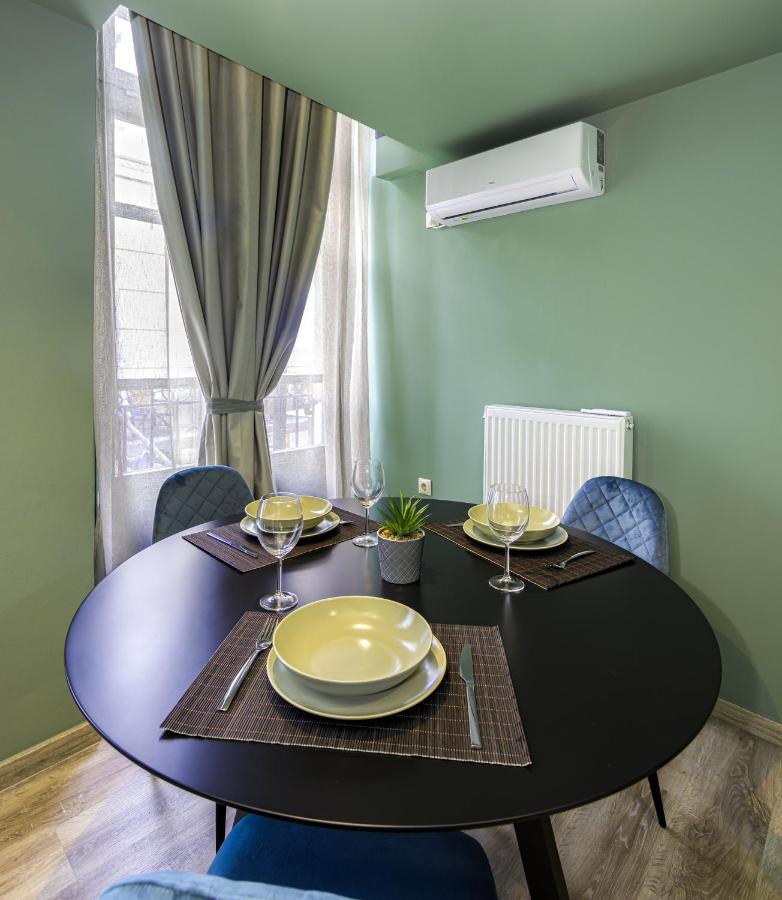 Urban Tales Aparthotel Athena Bagian luar foto